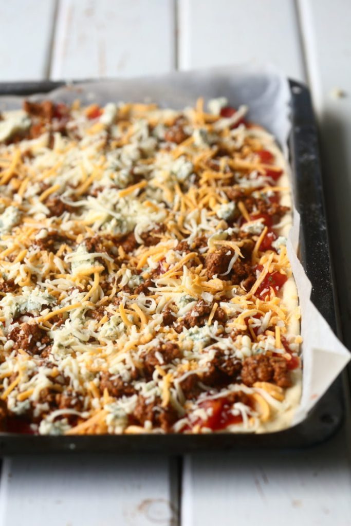 Pitsapohja valmistuu helposti ja nopeasti ilman hiivaa