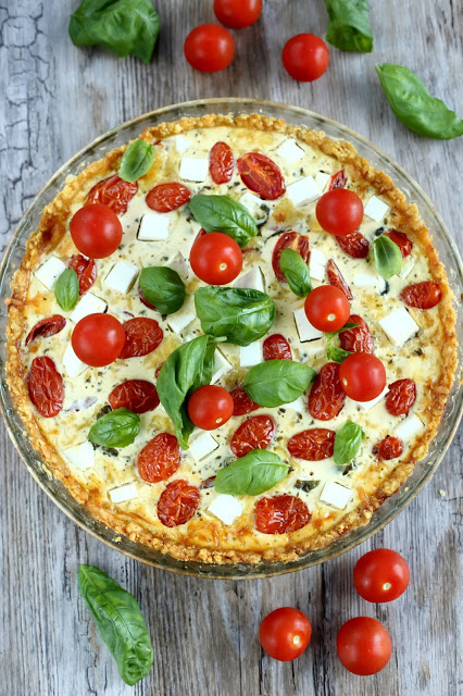 juhlien suolainen tomaatti fetapiirakka