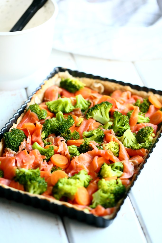 Lohipiirakka on syötävän näköistä jo ennen uuniin menoa