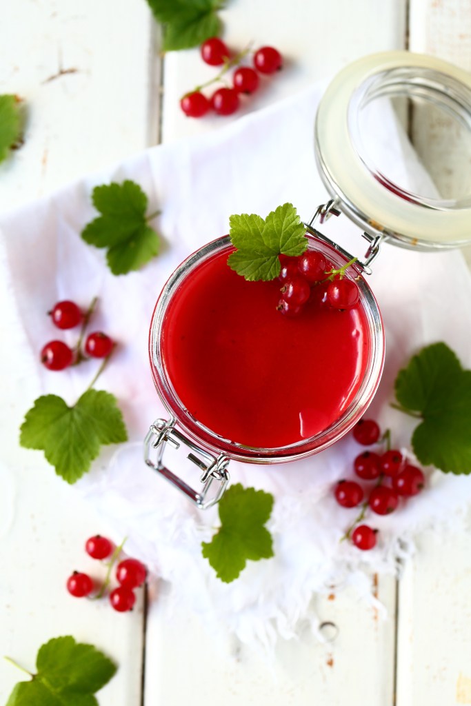 Kesäinen viinimarjacurd