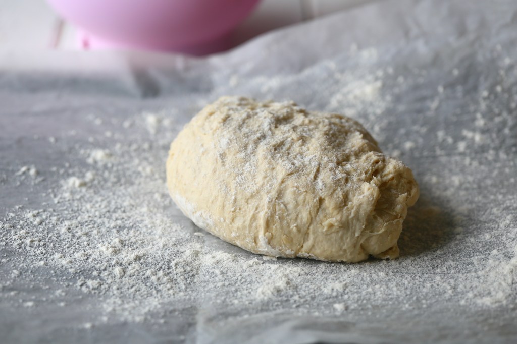 Helppo ja nopea pitsapohja leivinjauheella