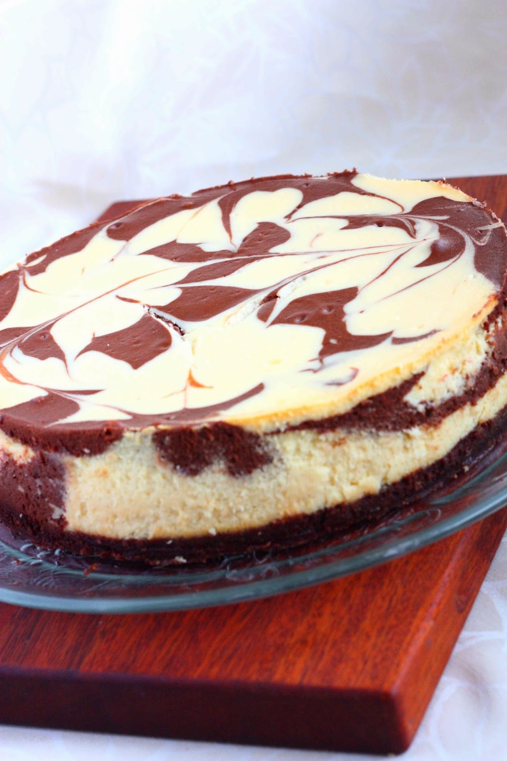 Suussasulava kahden suklaan&nbsp;juustokakku