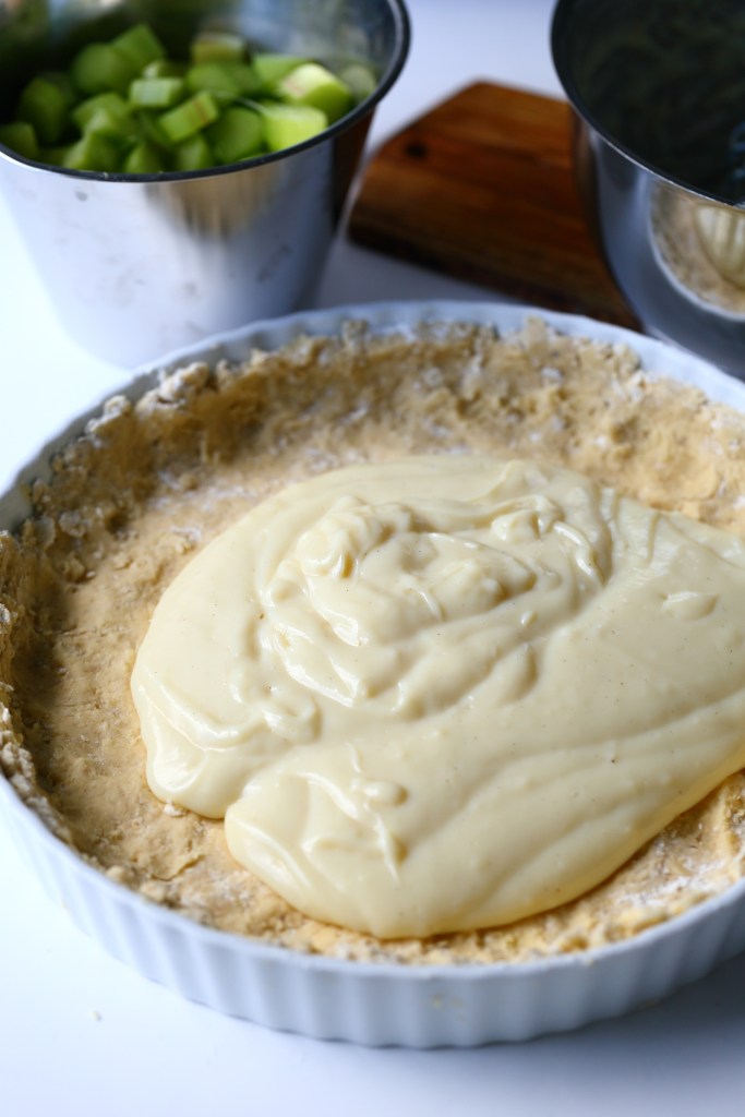 Valkosuklaakiisseli on herkullista piirakassa