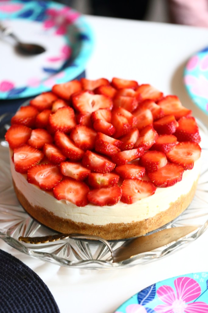 nopea ja helppo mansikkakakku