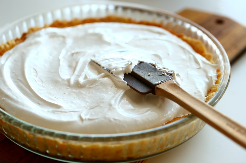 Levitä marenki piirakan päälle