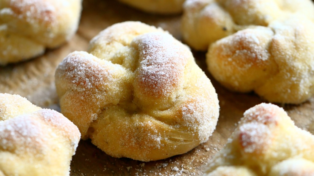 Kristallipulla on juhlava tarjottava