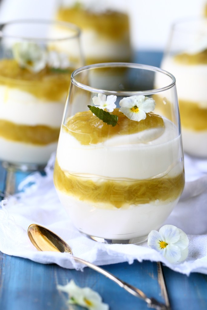 Makean kirpeä jälkiruoka raparperista on helppo tehdä