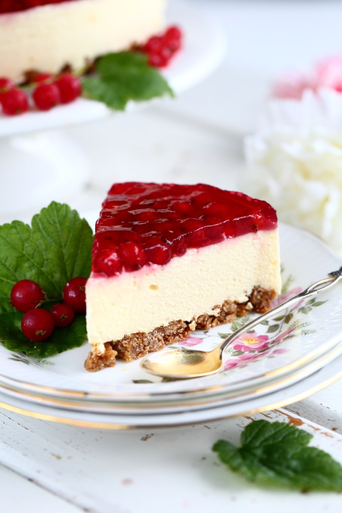 Juustokakussa herkullinen keksipohja kaurahiutaleista