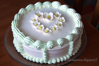 Raparperinen äitienpäiväkakku