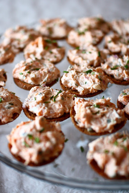 Pientä suolaista juhliin ja uuden vuoden tarjottaviksi