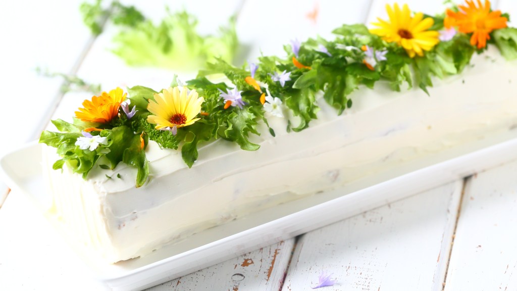 Voileipäkakku rullalla on helppo ja nopea tehdä