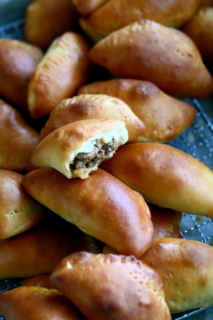 Miedosti tuliset meksikolaistyyppiset lihapiirakat