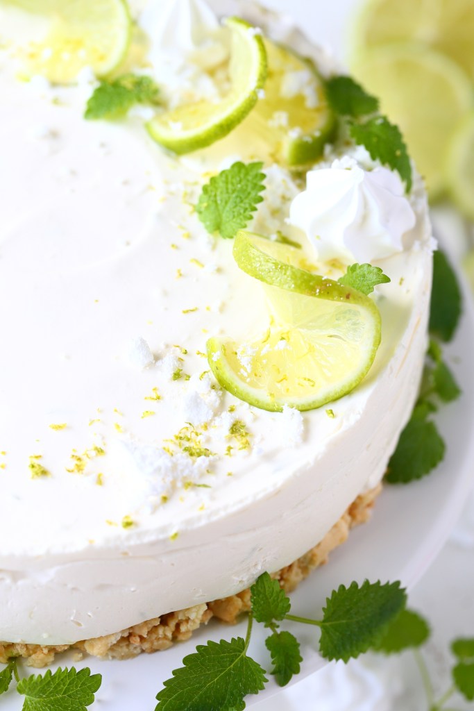 Helppo juustokakun koristelu