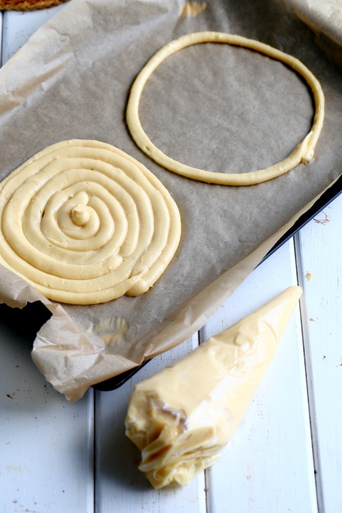 tuulihattutaikinasta kakku