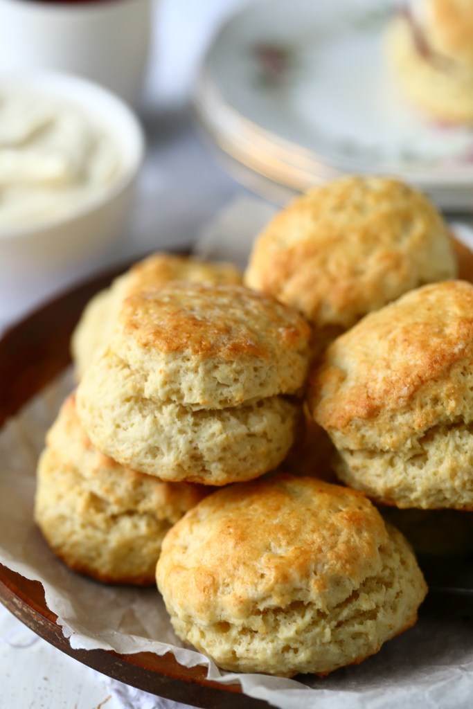 Skonssit eli teeleivät ovat nopeita ja helppoja leivonnaisia