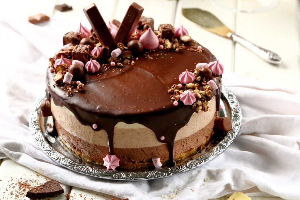 Liivatteeton suklaamoussekakku