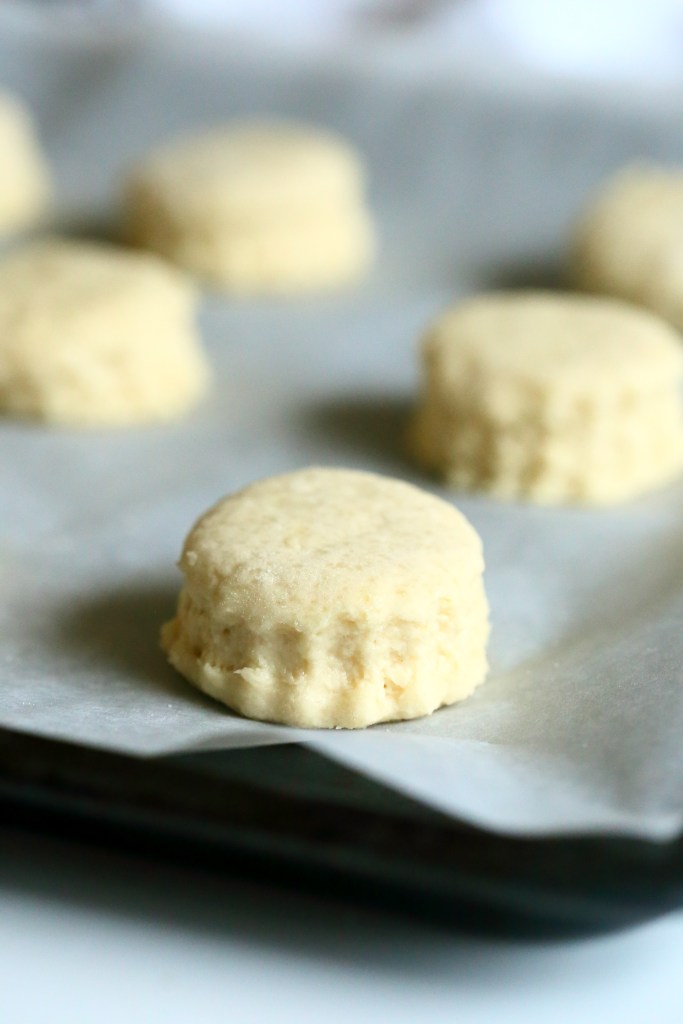 Englantilainen teeleipä eli skonssi on korkea