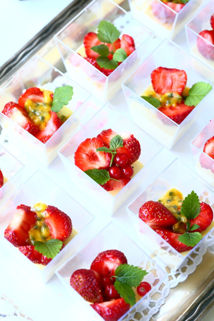 pannacotta tuoreilla marjoilla on luksusta