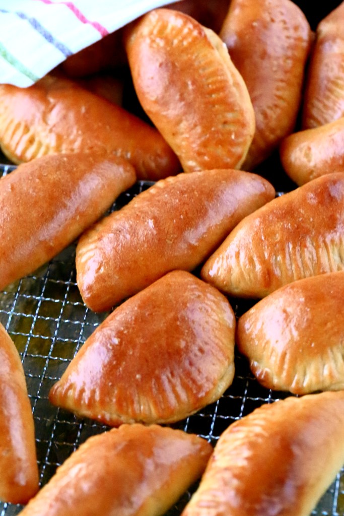 Uunissa valmistuvat lihapiirakat maistuvat huisin hyville