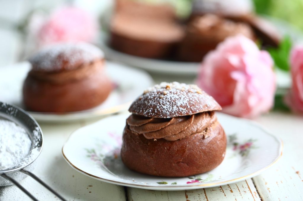 Laskiaisen suklaapulla nutellamoussella