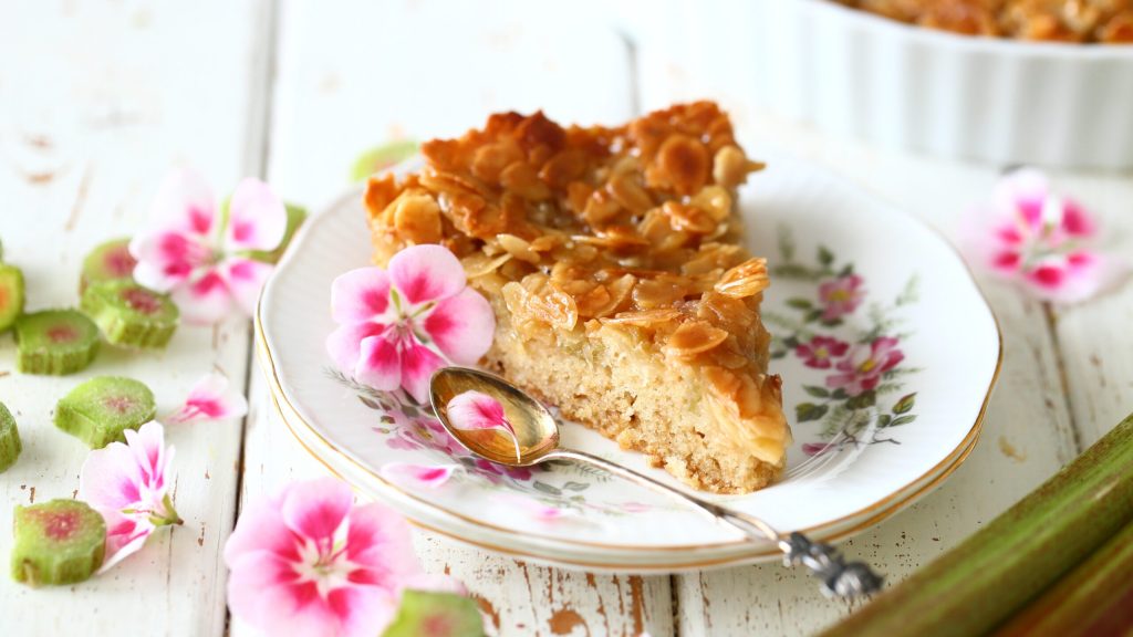 Raparperi-toscapiirakka (munaton)