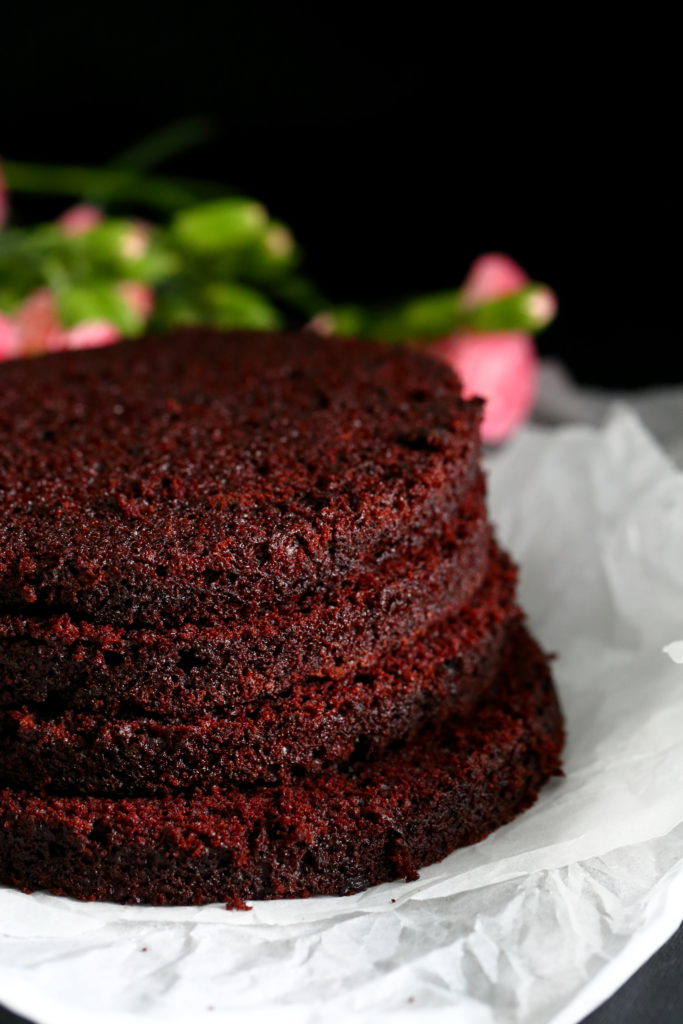 Helppo sekoitettava munaton ja maidoton suklaakakkutaikina