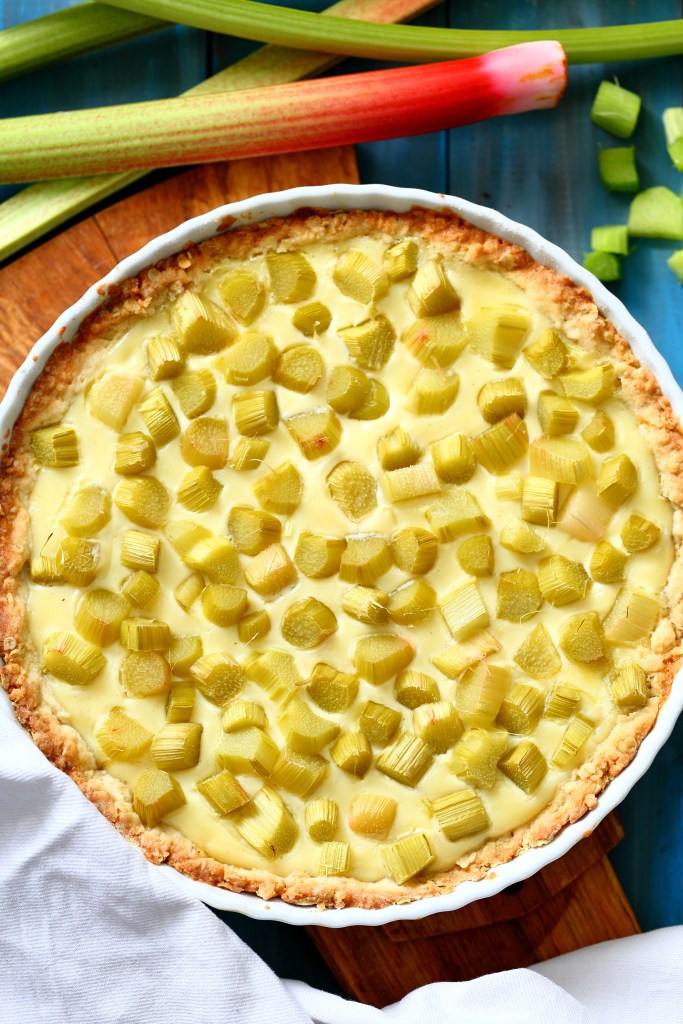 vaniljainen-raparperipiirakka on herkullista ilman kastiketta