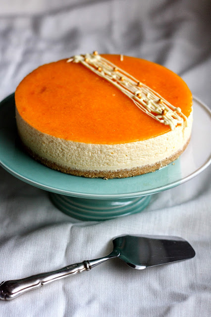 Persikka hyydykekakku on melkein kuin raikas juustokakku