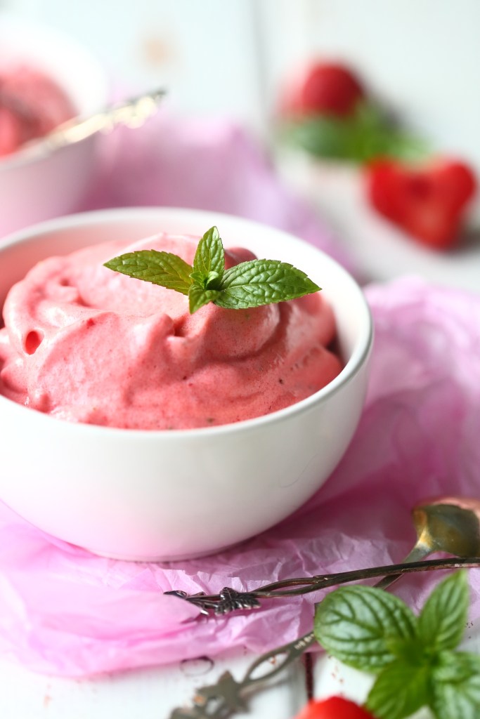 Helppo ja nopea mansikkaherkku eli vaahto tai sorbetti