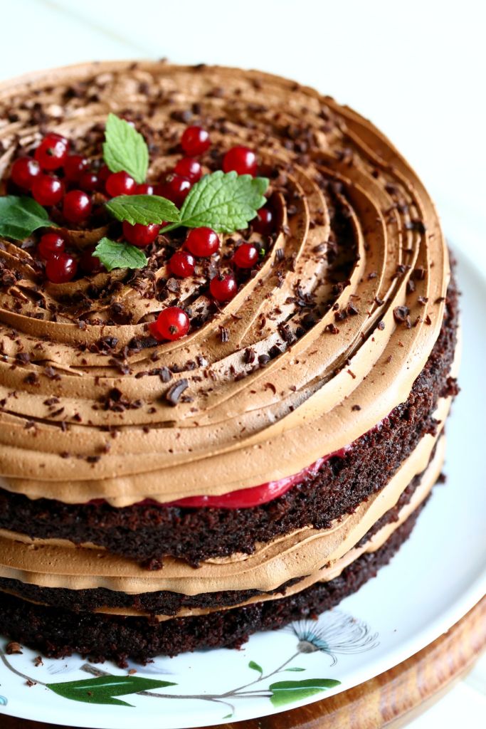 suklaakakku-punaherukkacurdilla-1