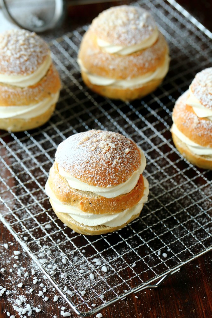 Pullaa ja reilusti täytettä