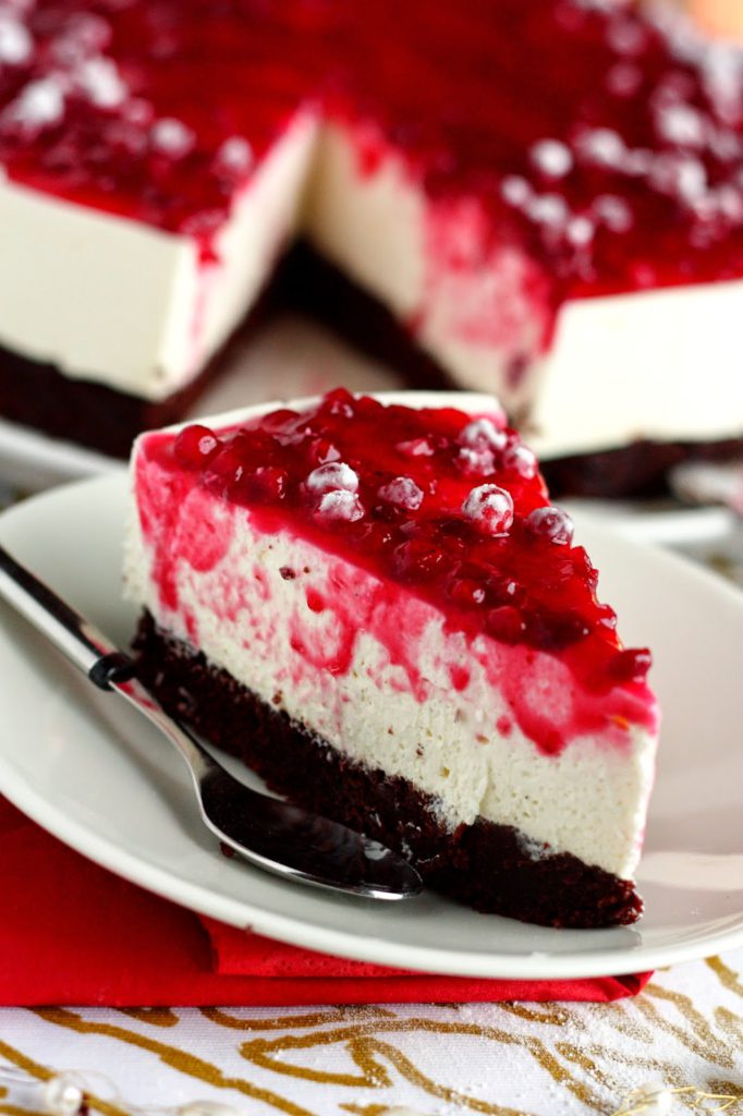 puolukka juustokakku mehevällä suklaakakkupohjalla