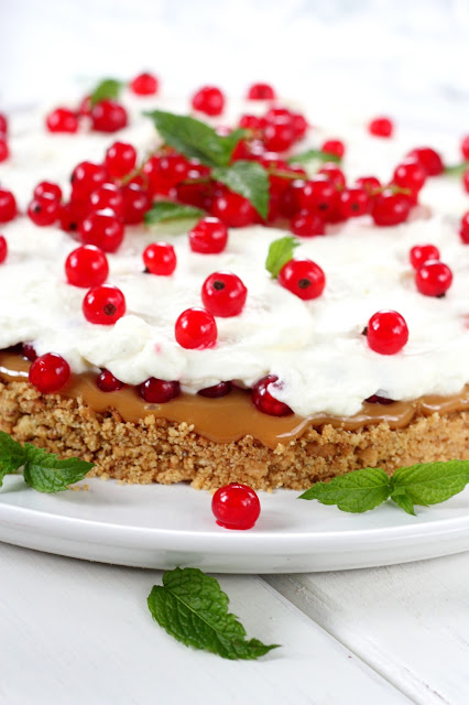 Punoffee eli punaherukka-kinuskipiirakka on kesän ykkösherkku