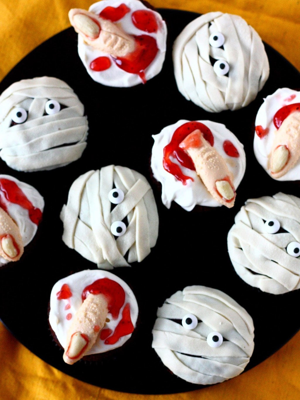 Muumio- ja sormimuffinit&nbsp;Halloweeniin