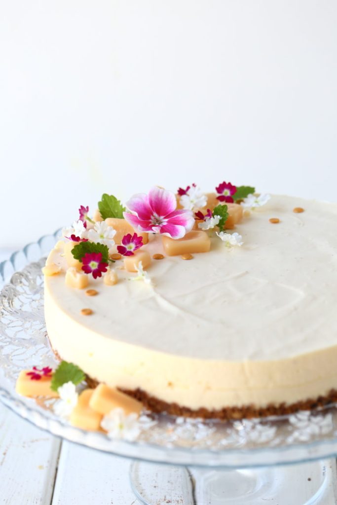 Omar-juustokakku vadelmilla