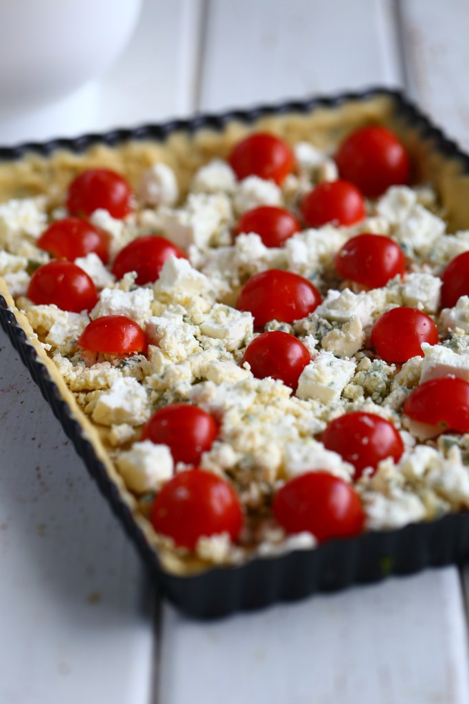 Fetajuustoa sinihomejuusto ja tomaatteja