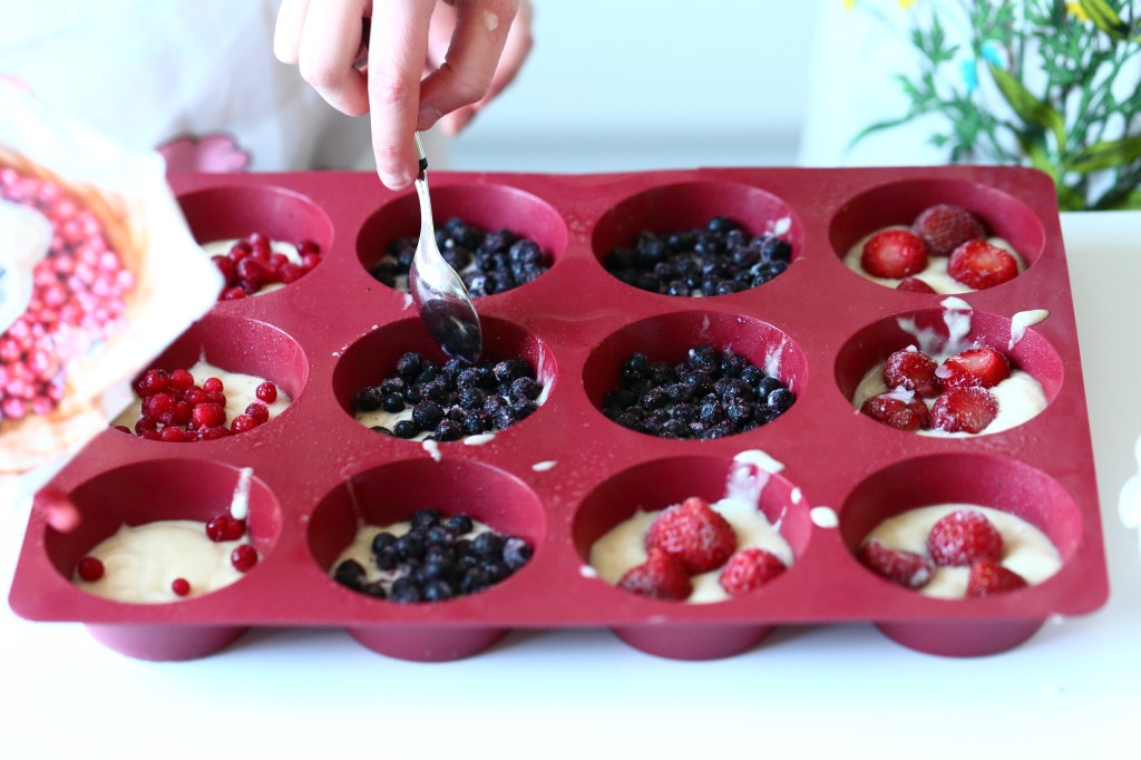 Erilaiset marjat sopivat muffinsseihin