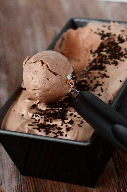 Tuhti mokkajäätelö ilman&nbsp;jäätelökonetta