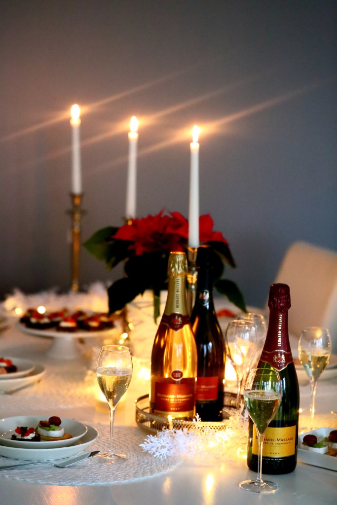 Juhliin pikkusuolaista ja kuohuviiniä