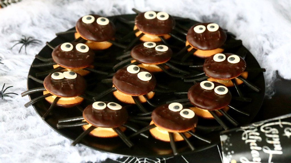 hämähäkkikeksit halloween juhliin