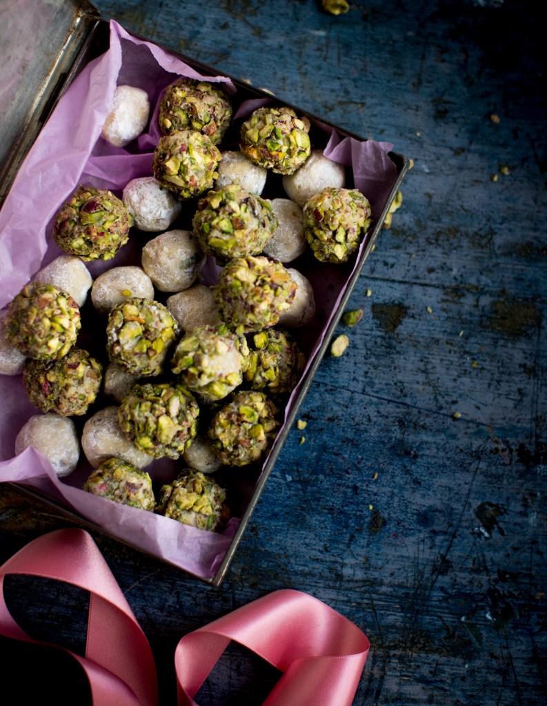 Pistaasi-valkosuklaatryffelit