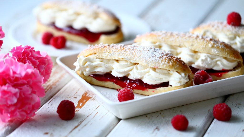 Laskiaishodarit eli hot dog&nbsp;-laskiaispullat