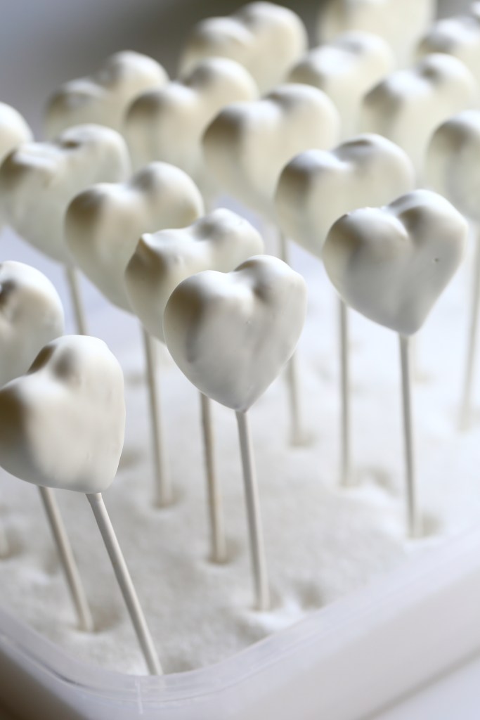 Kuorrutetut limen makuiset popsit soivat juhliin