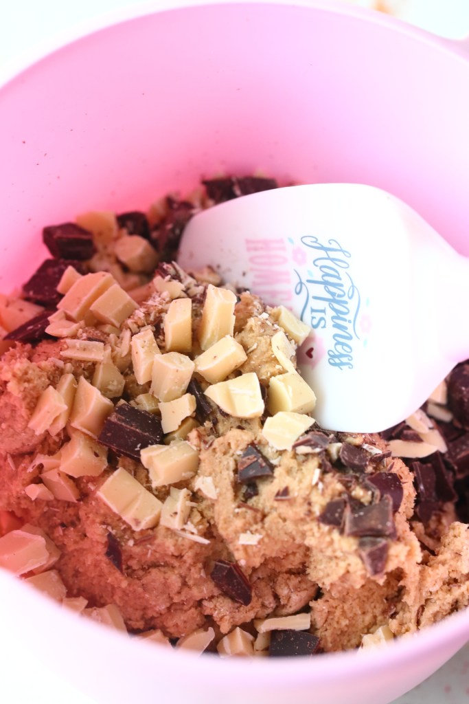 Tumma suklaa ja valkosuklaa