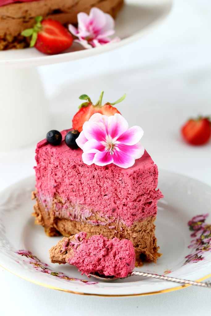 Juustokakku viinimarjoista ja suklaasta