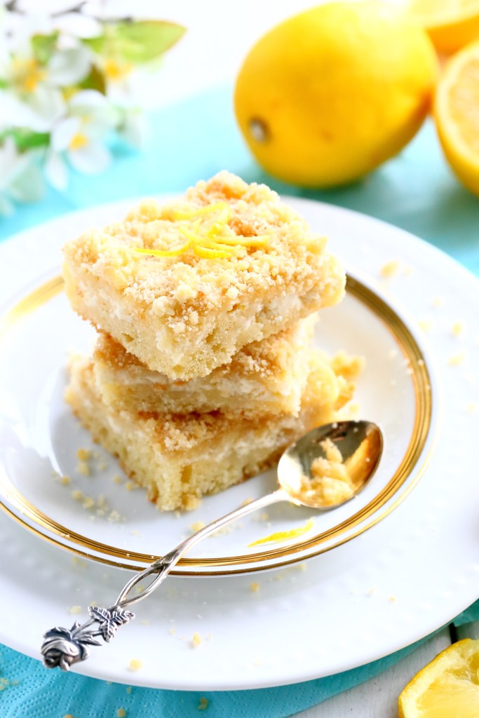 Stiruuna rahkapiirakka murupäällisellä on kolmikerroksinen herkku