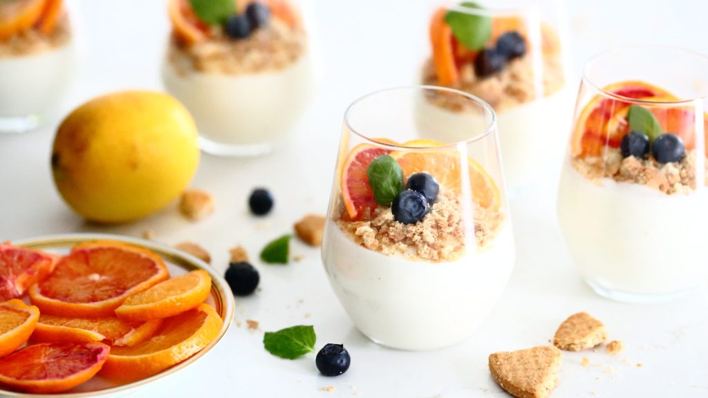 Kevyempi hyydykekakku lasissa