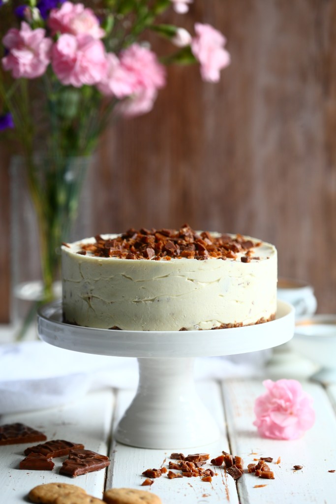 Daim-valkosuklaajuustokakku ilman liivatetta