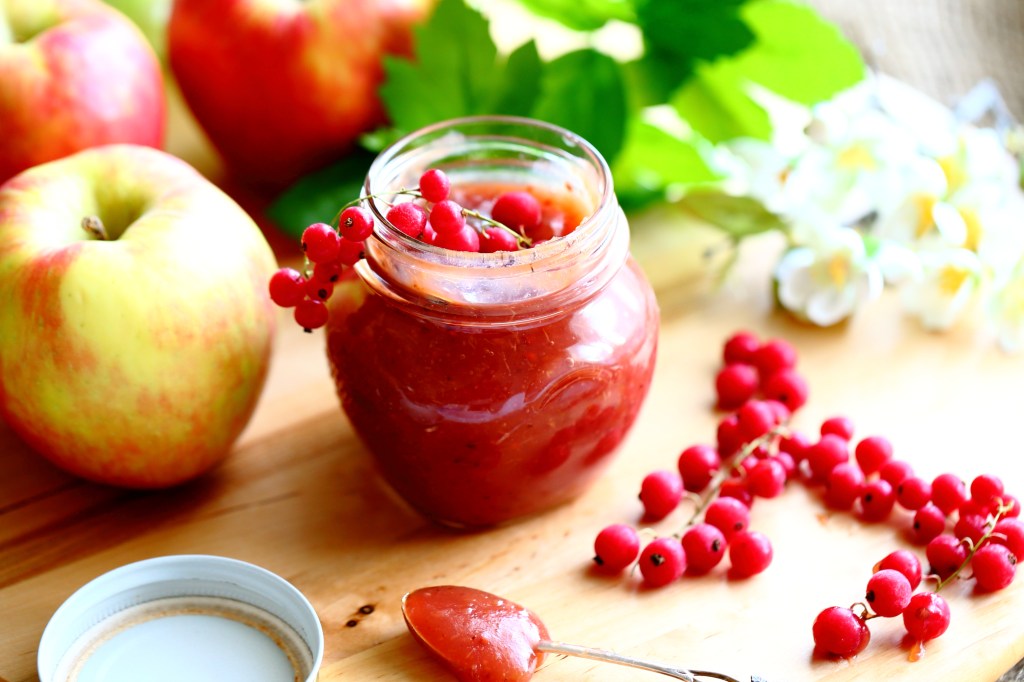 Omena ja punaherukka sopivat hilloon