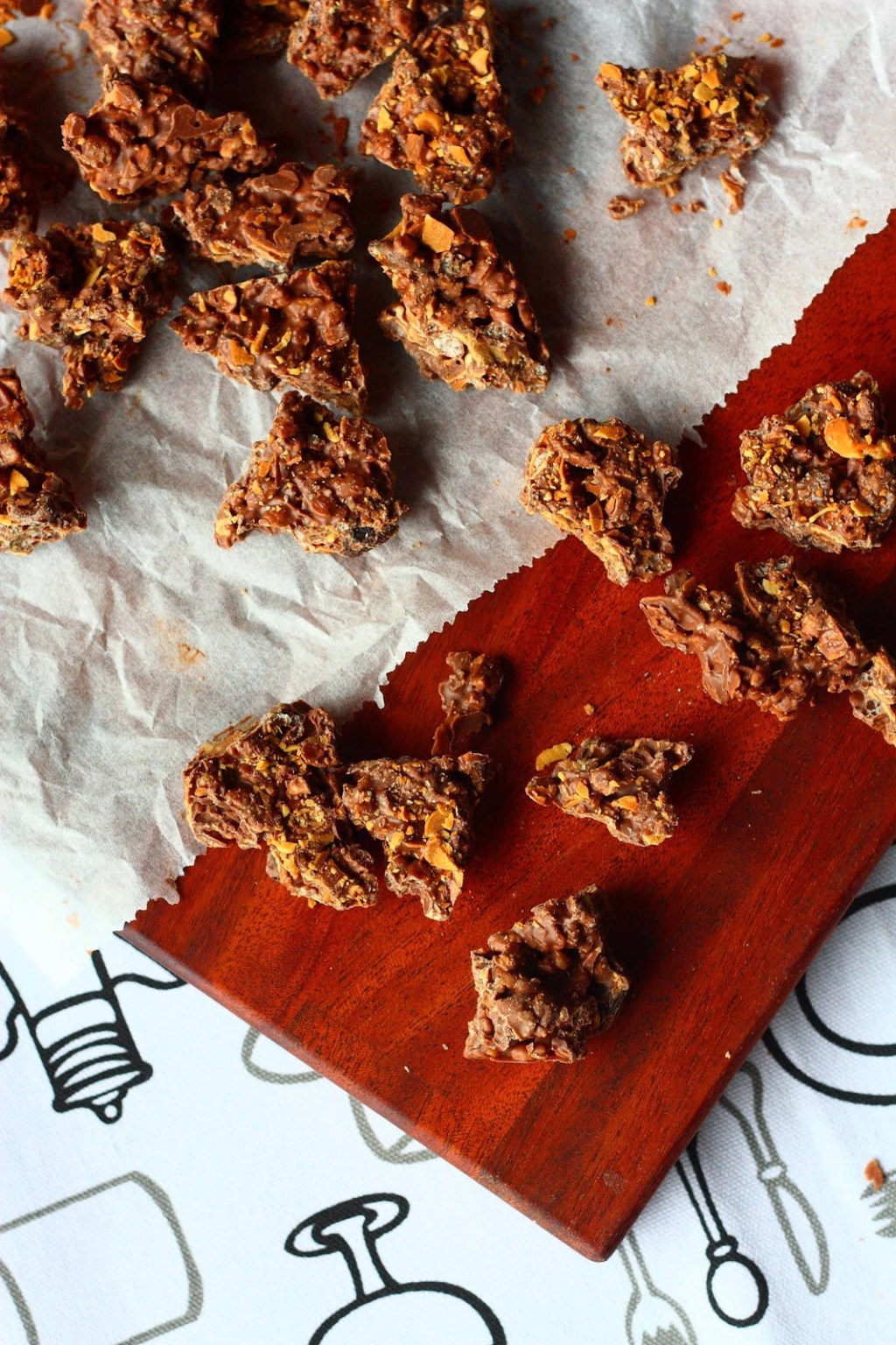 Rapeat suklaa-riisimuro-manteliherkut